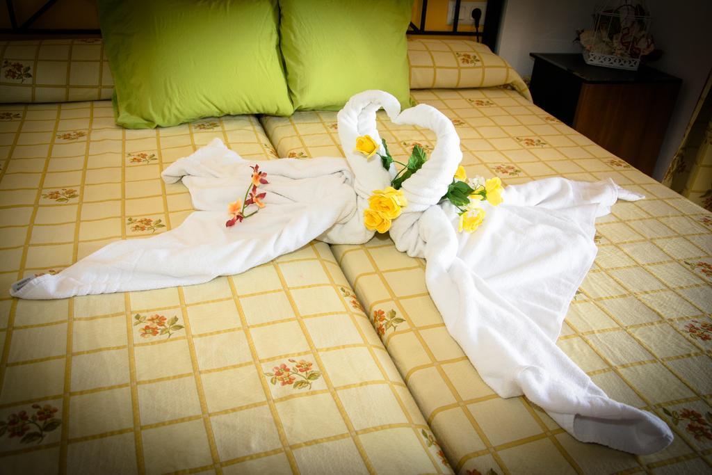 Hostal Malia Conil De La Frontera Ngoại thất bức ảnh
