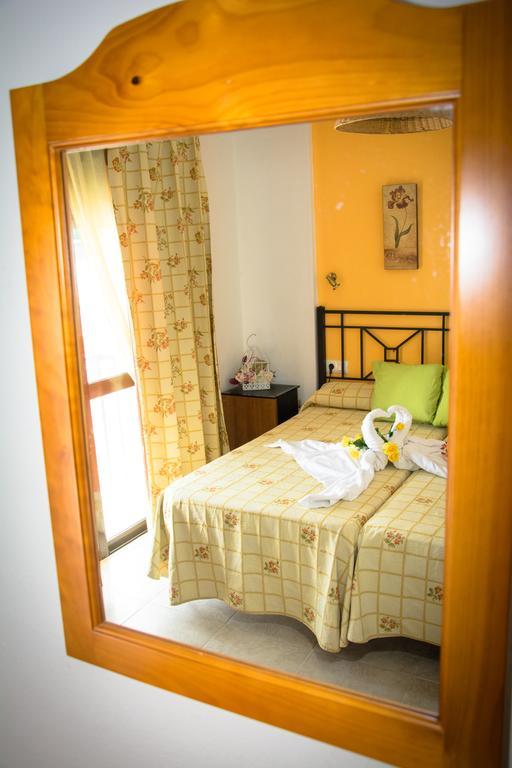 Hostal Malia Conil De La Frontera Ngoại thất bức ảnh