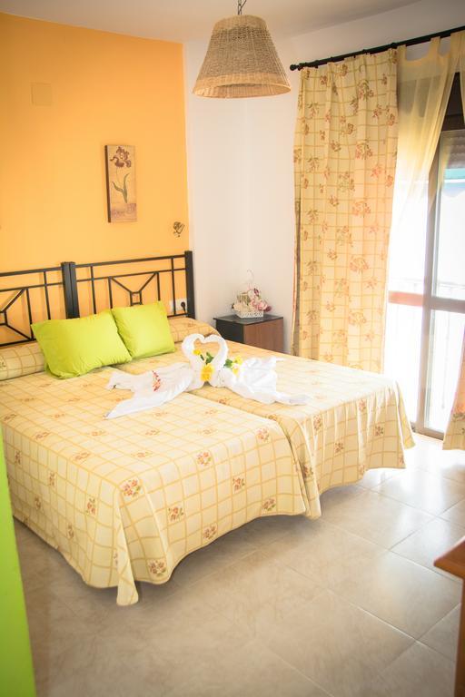 Hostal Malia Conil De La Frontera Ngoại thất bức ảnh
